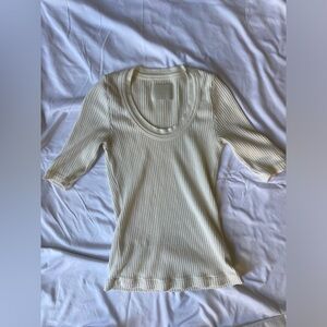 Citizens of Humanity cream ribbed tee with 1/2 length sleeves!